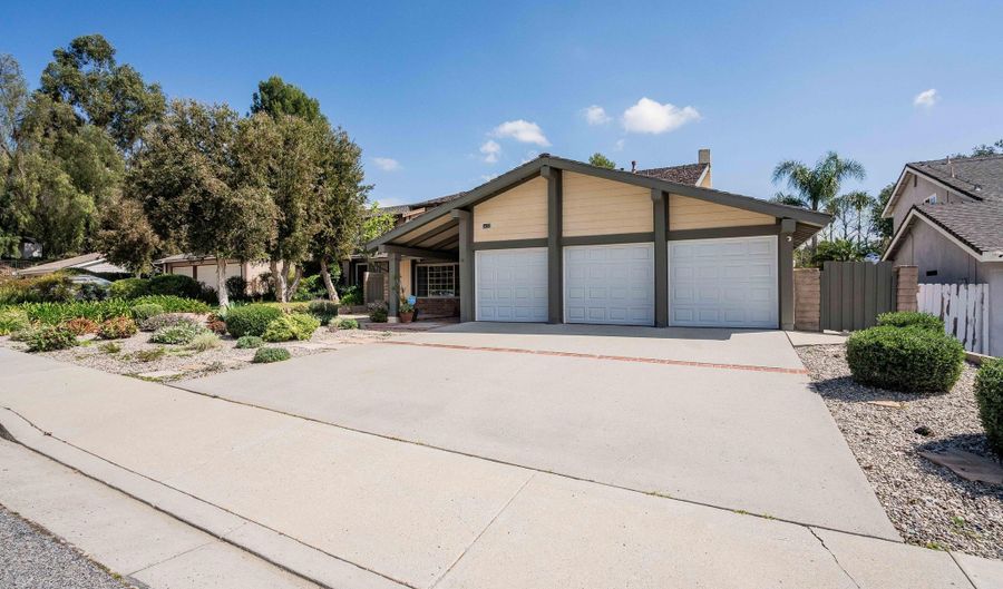 5432 Jon Dodson Dr, Agoura Hills, CA 91301 - 5 Beds, 3 Bath