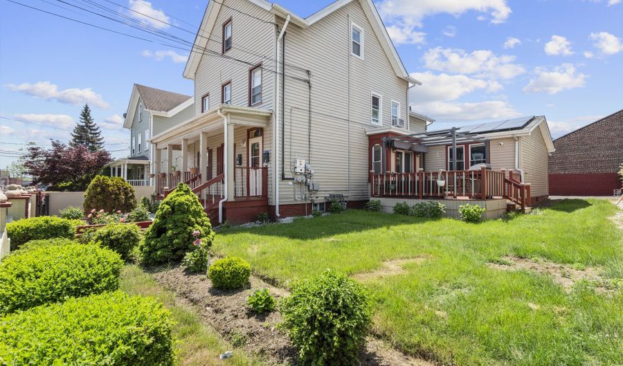 211 Norman St, Bridgeport, CT 06605 - 10 Beds, 5 Bath
