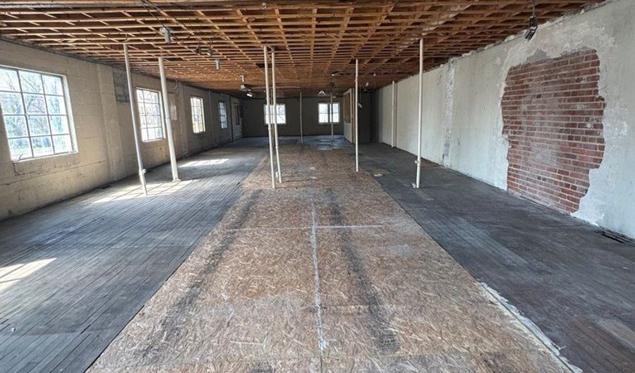 214 S Washington St, Albany, KY 42602 - 0 Beds, 0 Bath