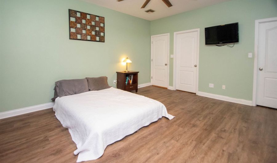 405 Woodburn Ln, Berwick, LA 70342 - 4 Beds, 3 Bath
