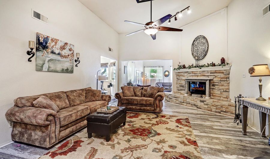 355 ESPERANZA Dr, Bosque Farms, NM 87068 - 4 Beds, 2 Bath