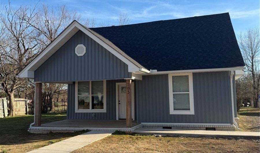 703 NW 1st St, Atkins, AR 72823 - 4 Beds, 2 Bath