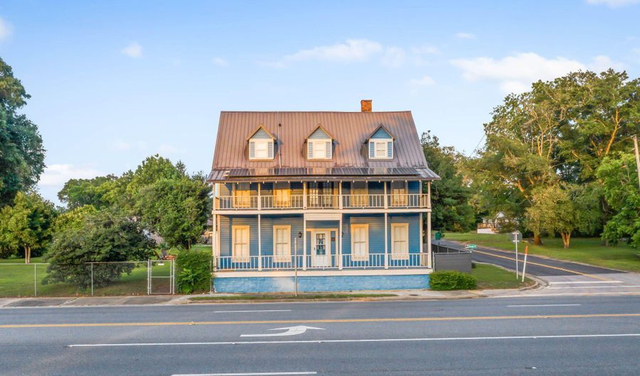 1748 Georgia St, Alford, FL 32420 - 8 Beds, 5 Bath