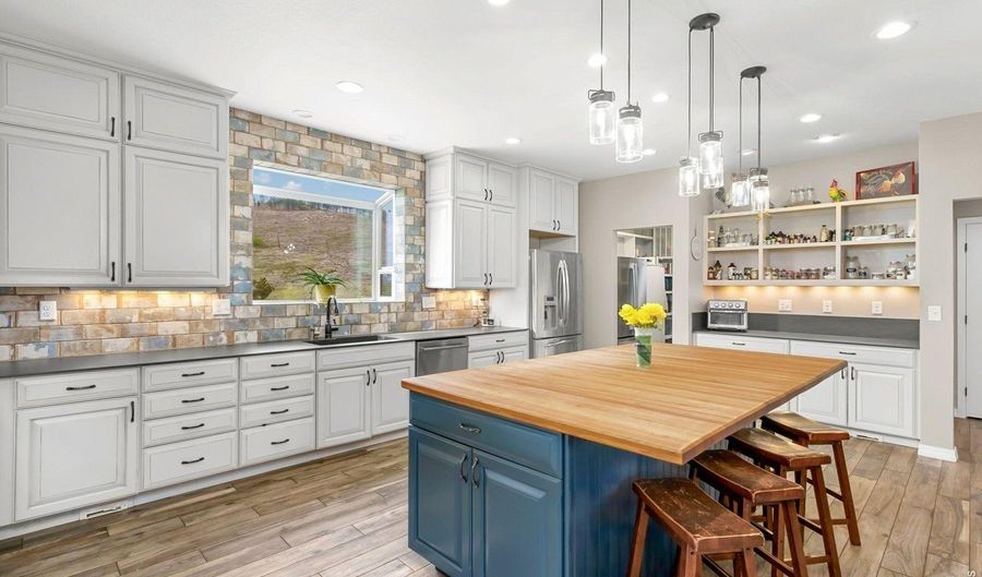 2051 Stove Prairie Rd, Bellvue, CO 80512 - 5 Beds, 4 Bath