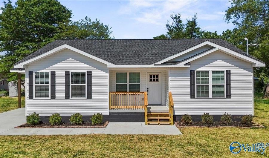 509 Brown St, Albertville, AL 35950 - 3 Beds, 2 Bath