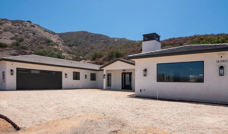 16390 Via Justina Real, Escondido, CA 92025 - 4 Beds, 4 Bath