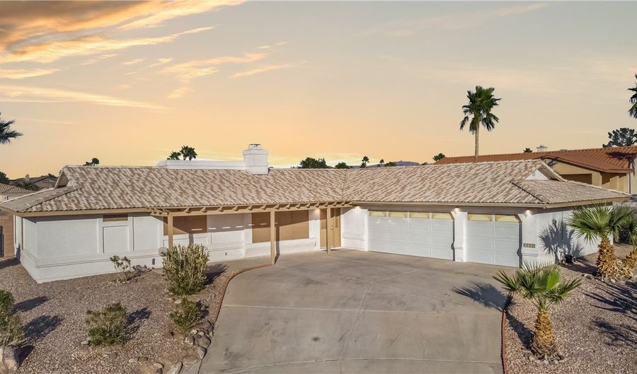 2221 Family Cir, Bullhead City, AZ 86442 - 3 Beds, 2 Bath