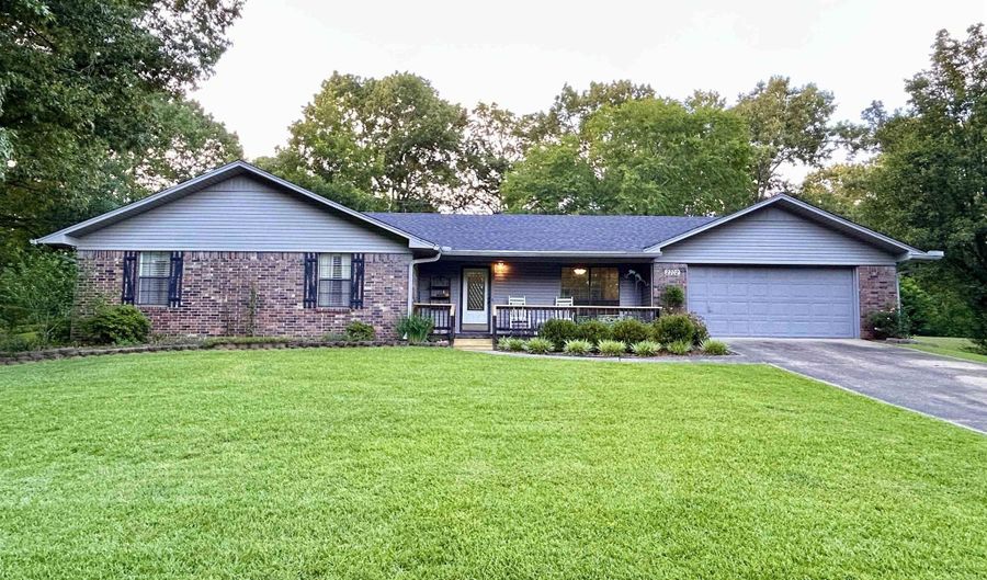2702 WOODVALE Ln, Benton, AR 72015 - 3 Beds, 2 Bath