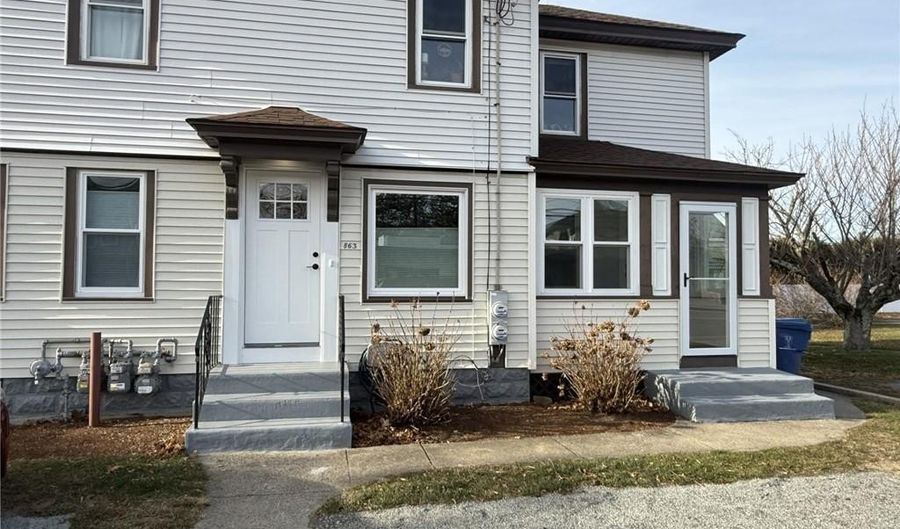 863 Main St 1, East Greenwich, RI 02818 - 2 Beds, 1 Bath