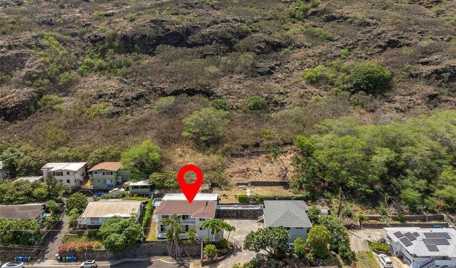 298 Moomuku Pl, Honolulu, HI 96821 - 6 Beds, 4 Bath