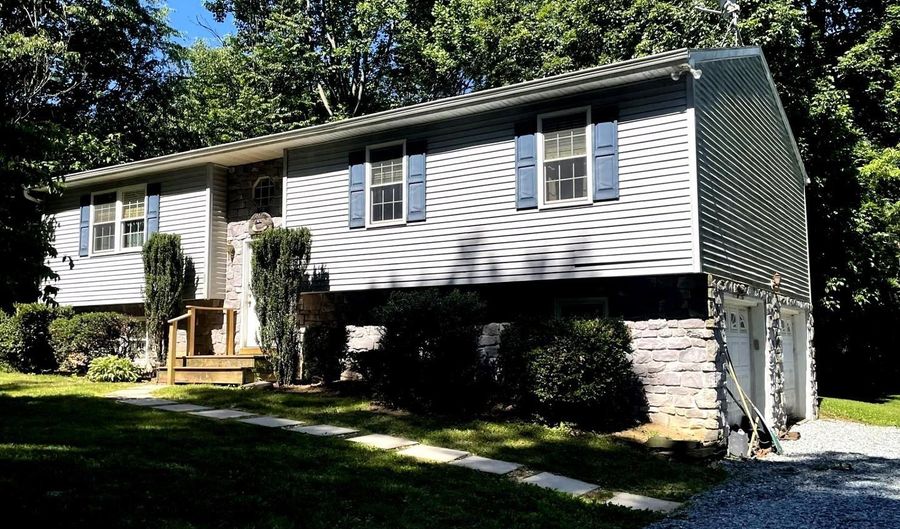 33 HIGHVIEW Dr, Airville, PA 17302 - 3 Beds, 3 Bath