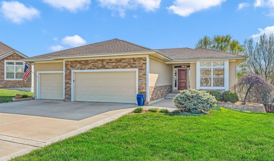 16657 Sandstone Cir, Basehor, KS 66007 - 3 Beds, 3 Bath