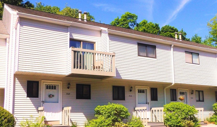 707 Timber Ln 707, Canton, CT 06019 - 2 Beds, 3 Bath