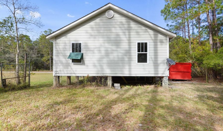6077 E Kemper St, Bay St. Louis, MS 39520 - 3 Beds, 1 Bath