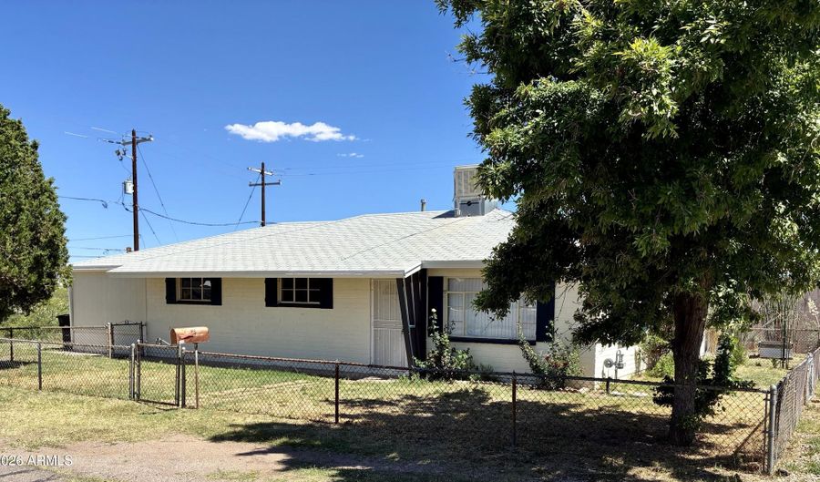 105 DOROTHY Dr, Bisbee, AZ 85603 - 3 Beds, 2 Bath