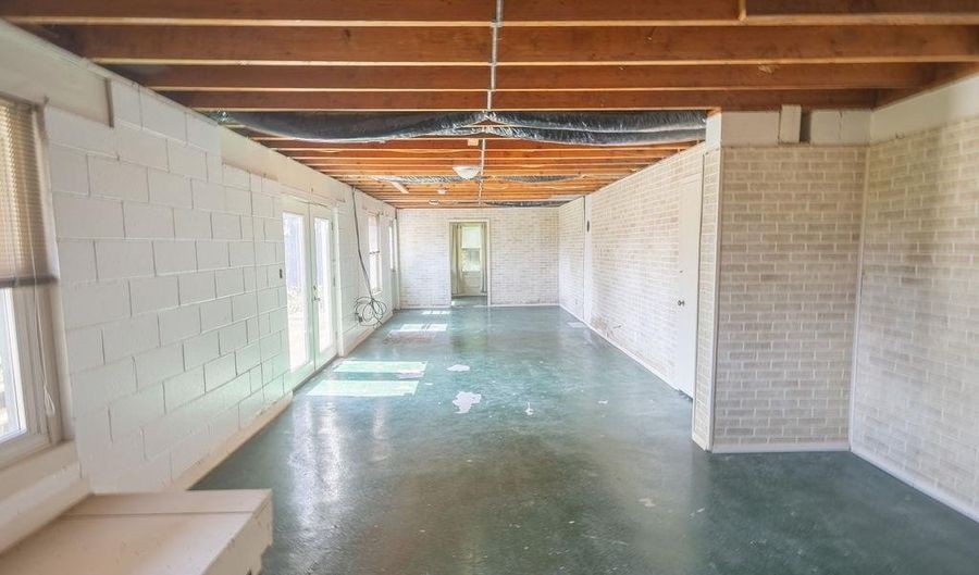 1744 Parkview Dr, Bedford, IN 47421 - 3 Beds, 2 Bath