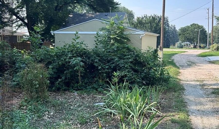 709 N St, Aurora, NE 68818 - 3 Beds, 2 Bath