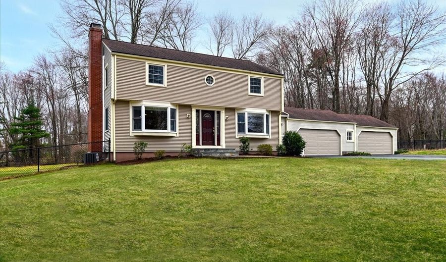 7 Long View Dr, Simsbury, CT 06070 - 4 Beds, 4 Bath