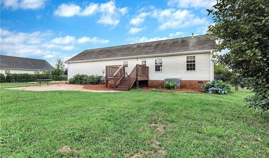 116 McClain Lake Dr, Anderson, SC 29625 - 3 Beds, 2 Bath