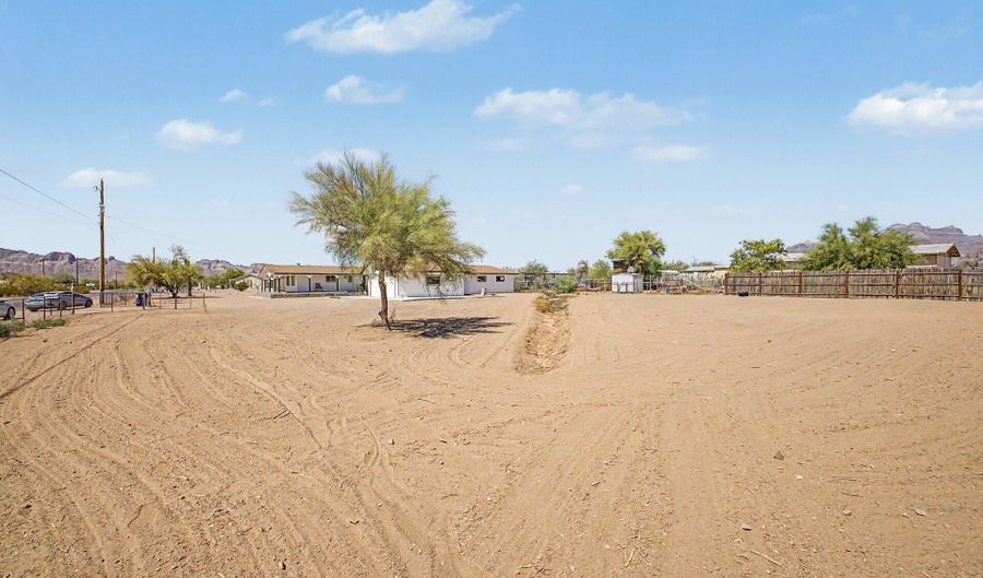 1641 N PLAZA Dr, Apache Junction, AZ 85120 - 2 Beds, 2 Bath