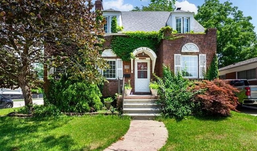 8911 Manor Ave, Allen Park, MI 48101 - 3 Beds, 2 Bath