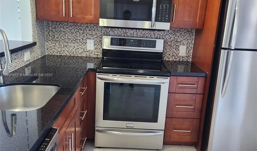 3301 N Country Club Dr 504, Aventura, FL 33180 - 1 Beds, 2 Bath