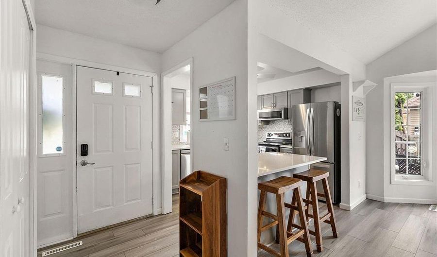 7983 Hallmark Way, Apple Valley, MN 55124 - 3 Beds, 2 Bath