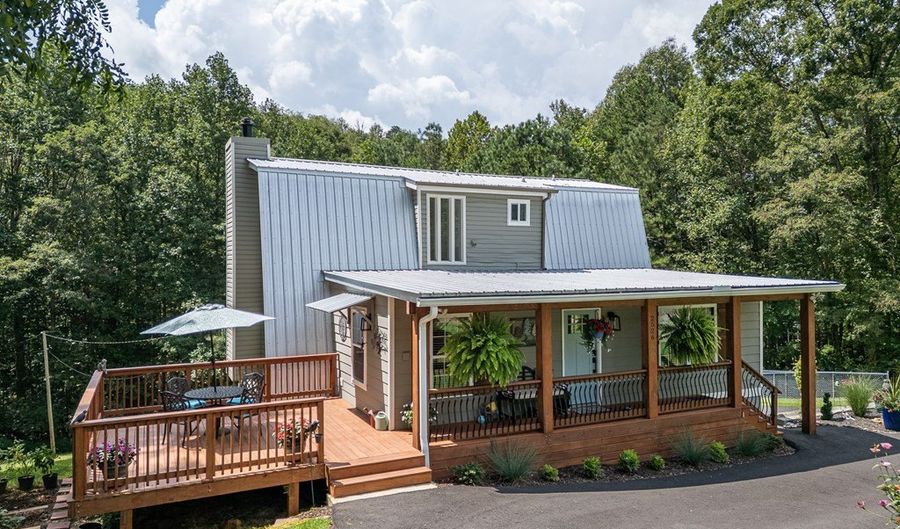 2526 Pisgah Rd, Andrews, NC 28901 - 2 Beds, 3 Bath