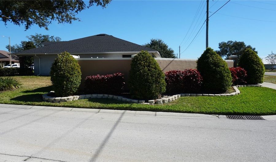 104 BENTLEY OAKS Blvd, Auburndale, FL 33823 - 3 Beds, 2 Bath