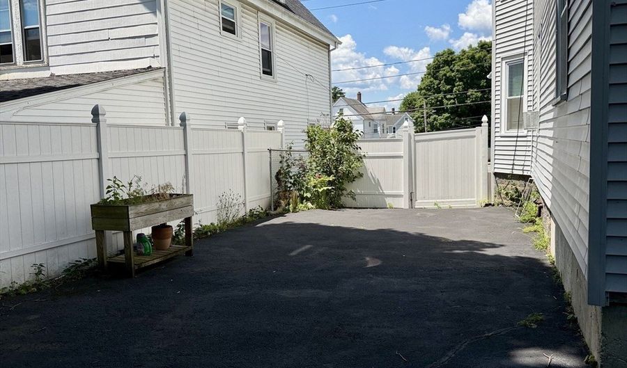 630 Metropolitan Ave 3, Boston, MA 02136 - 3 Beds, 1 Bath
