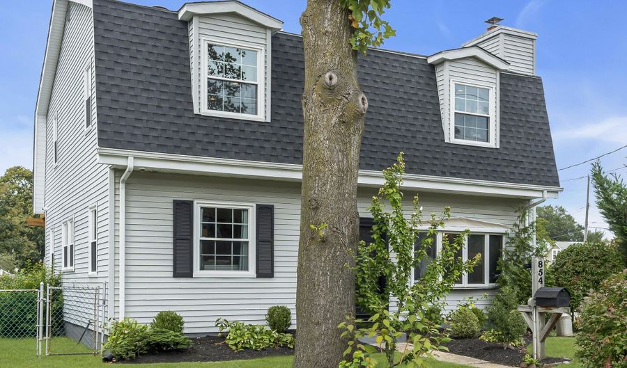 854 Main St, Belford, NJ 07718 - 3 Beds, 2 Bath