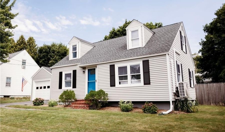 19 Bliven Ave, Bristol, RI 02809 - 3 Beds, 1 Bath