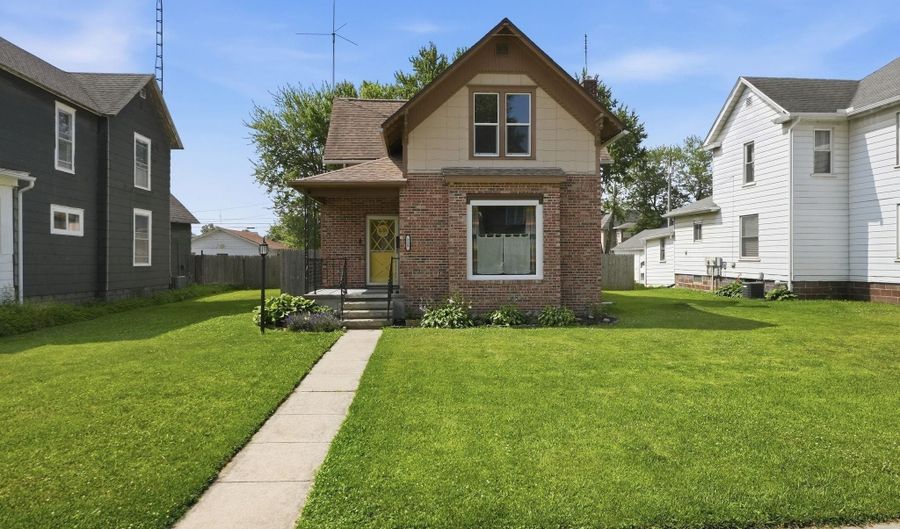 329 W 5th St, Auburn, IN 46706 - 4 Beds, 2 Bath