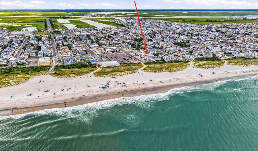 29 E 28TH St, Avalon, NJ 08202 - 2 Beds, 2 Bath