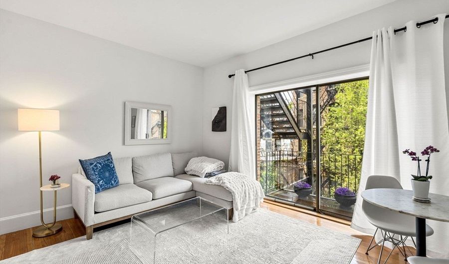 21 Hancock St 3, Boston, MA 02114 - 1 Beds, 1 Bath