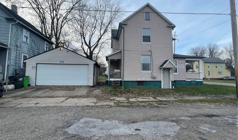 955 E Summit St, Alliance, OH 44601 - 3 Beds, 1 Bath