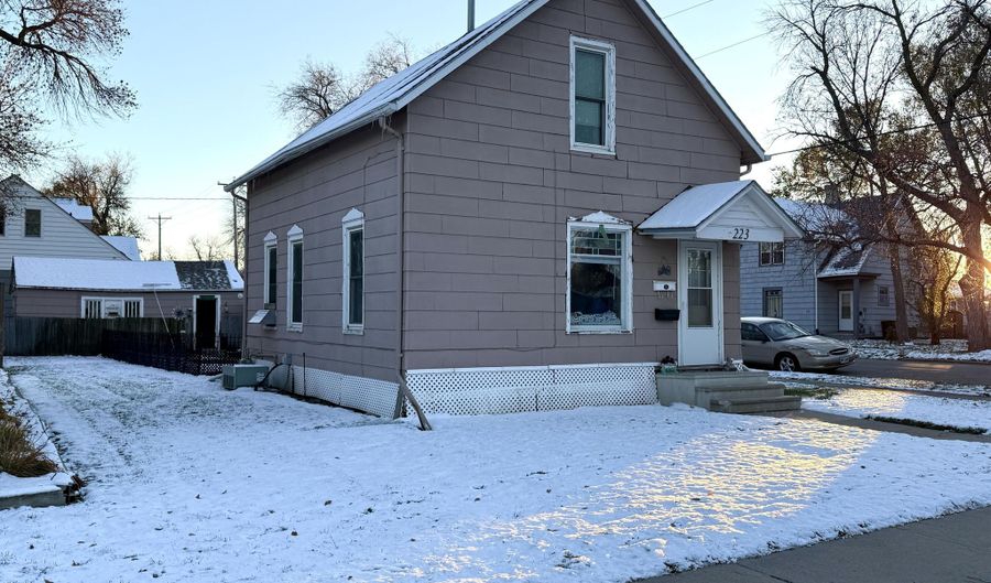 223 SW 9th Ave, Aberdeen, SD 57401 - 2 Beds, 1 Bath