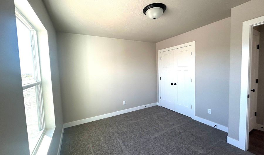1159 OAKRIDGE N 107, Centerville, UT 84014 - 5 Beds, 3 Bath