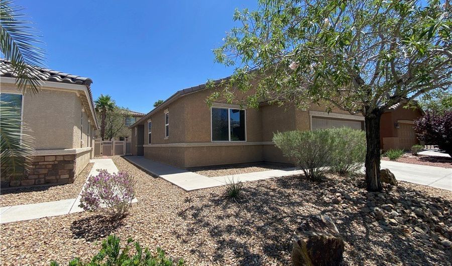 1000 Aspen Cliff Dr, Henderson, NV 89011 - 4 Beds, 2 Bath