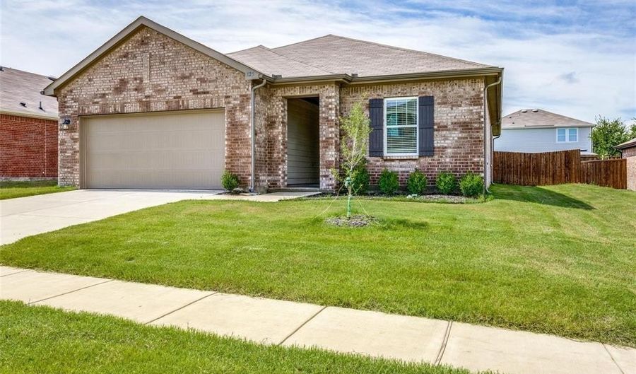 825 Cherry Blossom St, Anna, TX 75409 - 4 Beds, 2 Bath