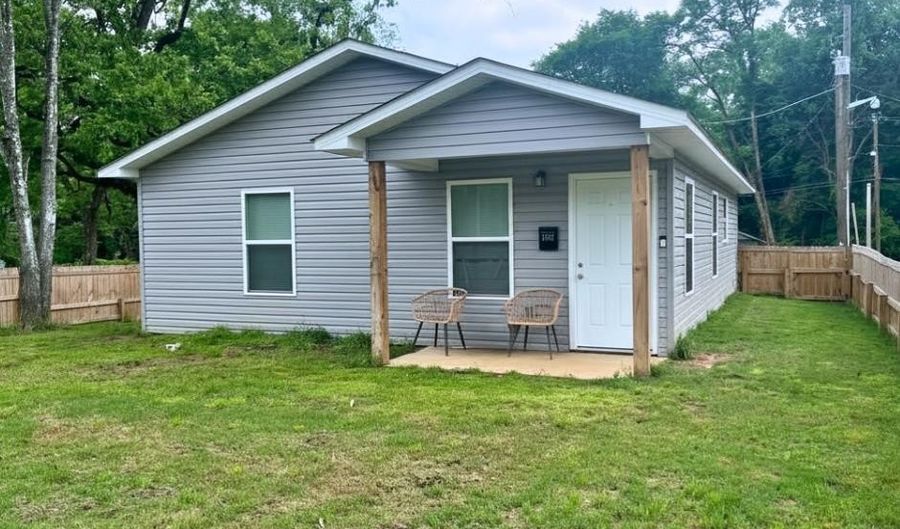 1733 Caddo St, Arkadelphia, AR 71923 - 2 Beds, 2 Bath