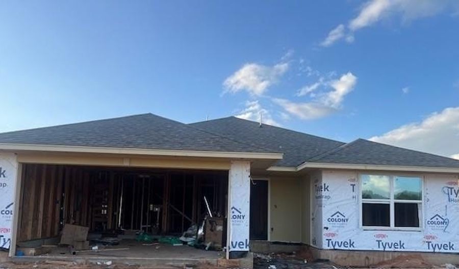 912 Hazy Brook Cir, Chickasha, OK 73018 - 3 Beds, 2 Bath