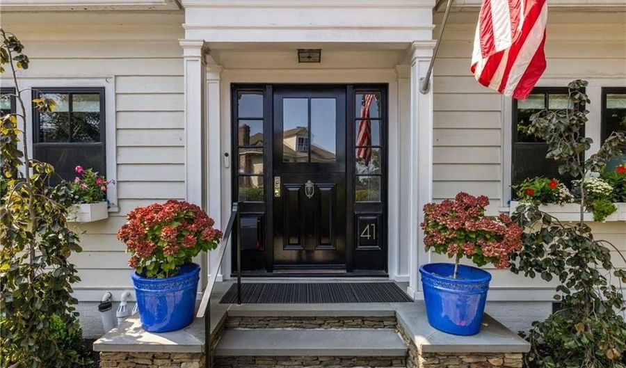 41 Hunter Ave, Newport, RI 02840 - 4 Beds, 2 Bath