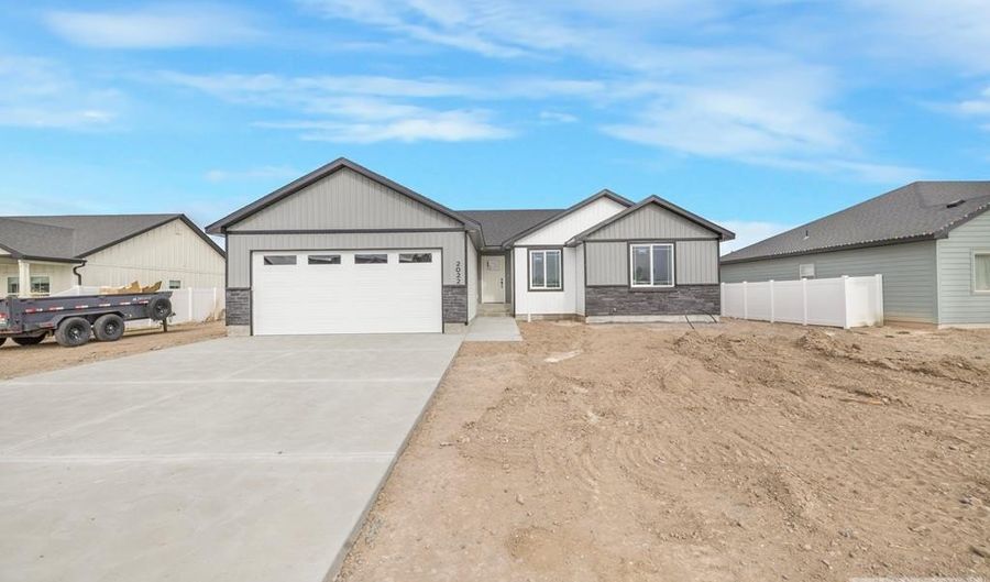 2022 Coopers Way, Blackfoot, ID 83221 - 3 Beds, 2 Bath