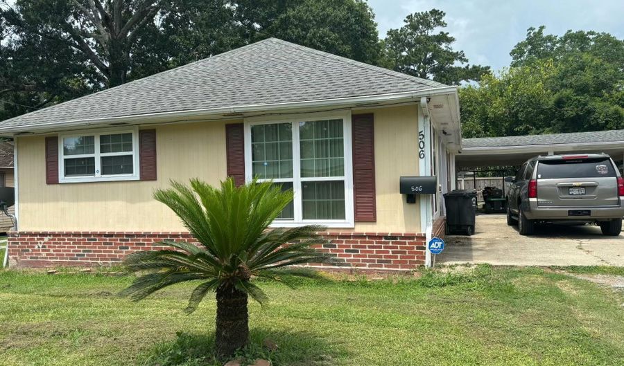 506 S East St, Abbeville, LA 70510 - 3 Beds, 2 Bath