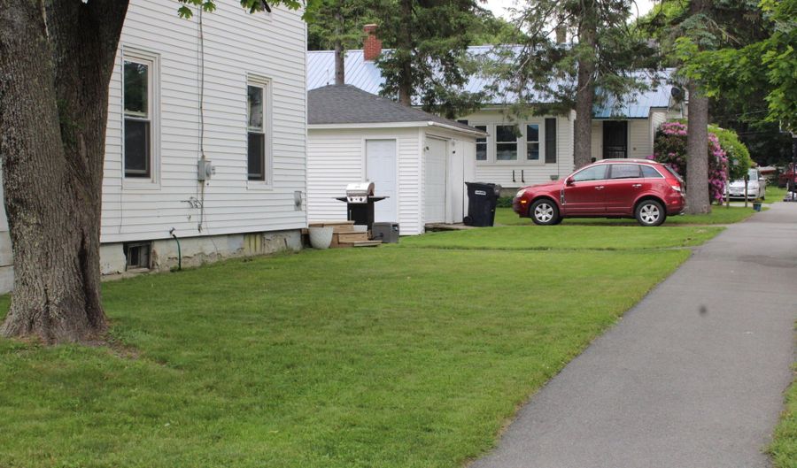 12 Fourteenth St, Bangor, ME 04401 - 3 Beds, 1 Bath