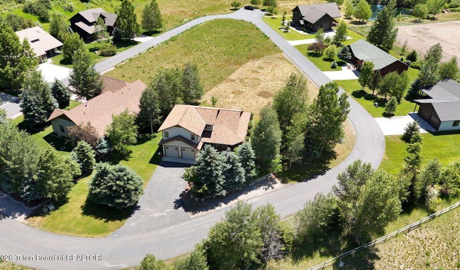 35 LUCY Cir, Alpine, WY 83128 - 4 Beds, 3 Bath