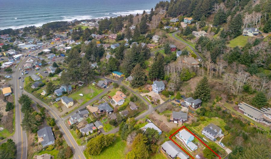 185 Lincoln, Yachats, OR 97498 - 2 Beds, 3 Bath
