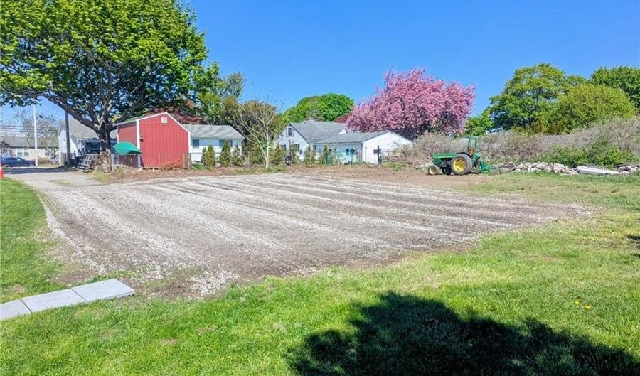 1609 W Main Rd, Middletown, RI 02842 - 2 Beds, 1 Bath