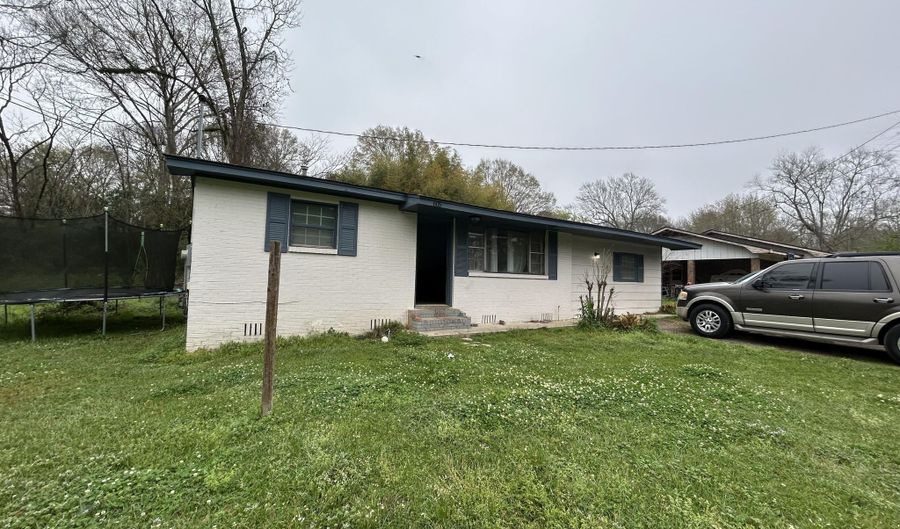 605 E Chickasaw St, Brookhaven, MS 39601 - 3 Beds, 2 Bath